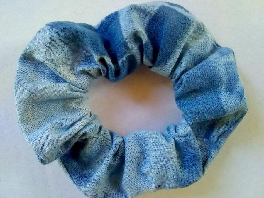 blue tie-dye medium scrunchie